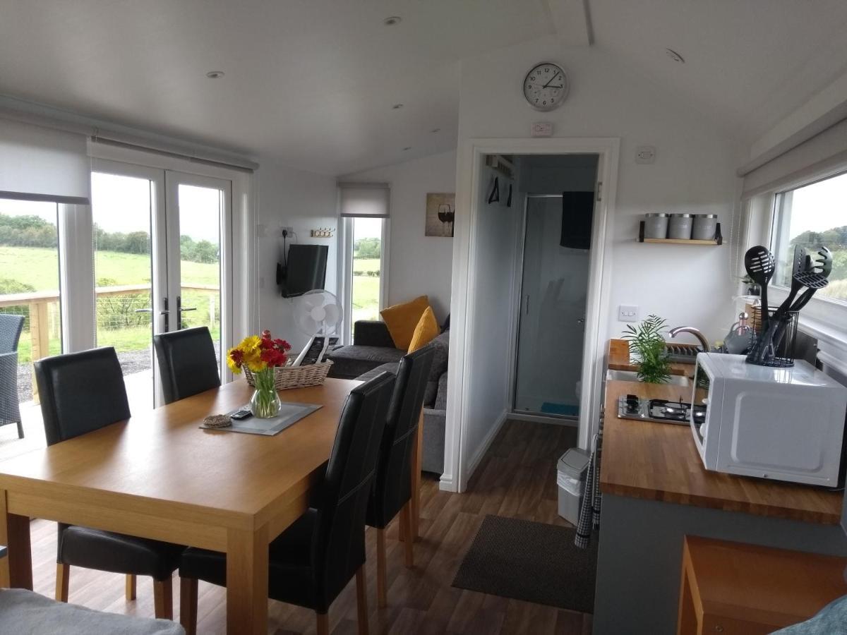 Cleeves Arran Luxury With Hot Tub Holiday home *