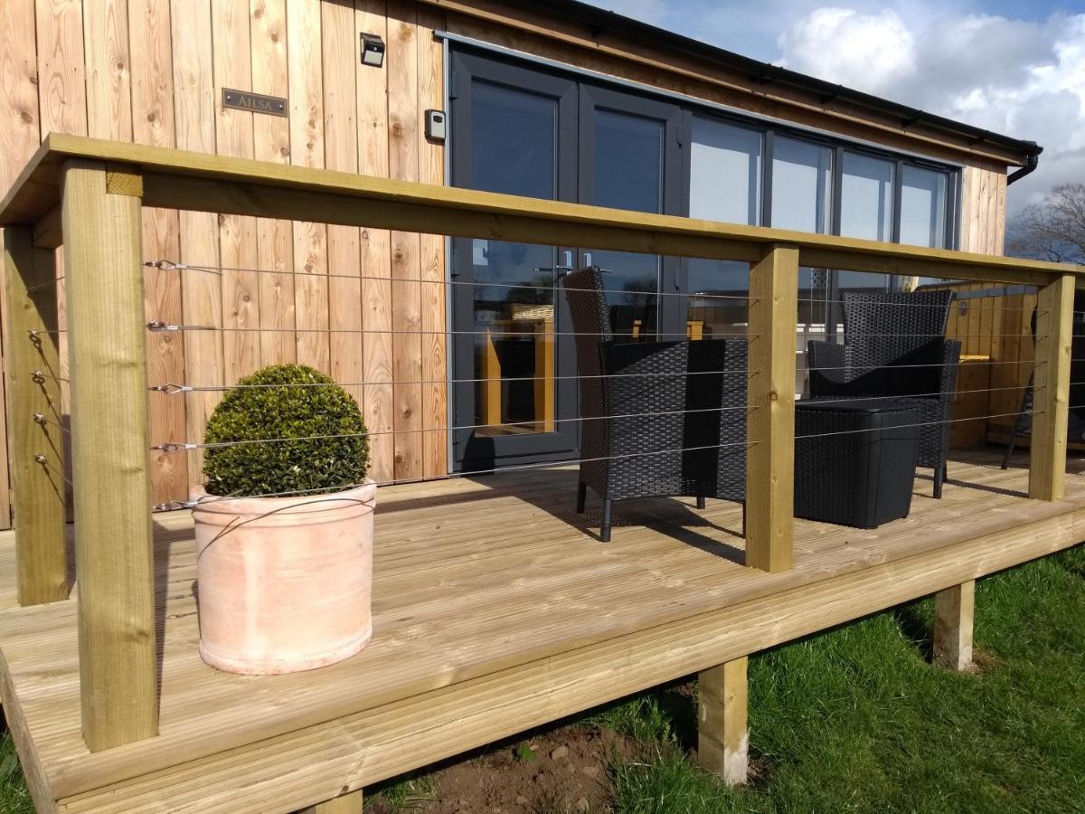 Cleeves Arran Luxury With Hot Tub Holiday home *